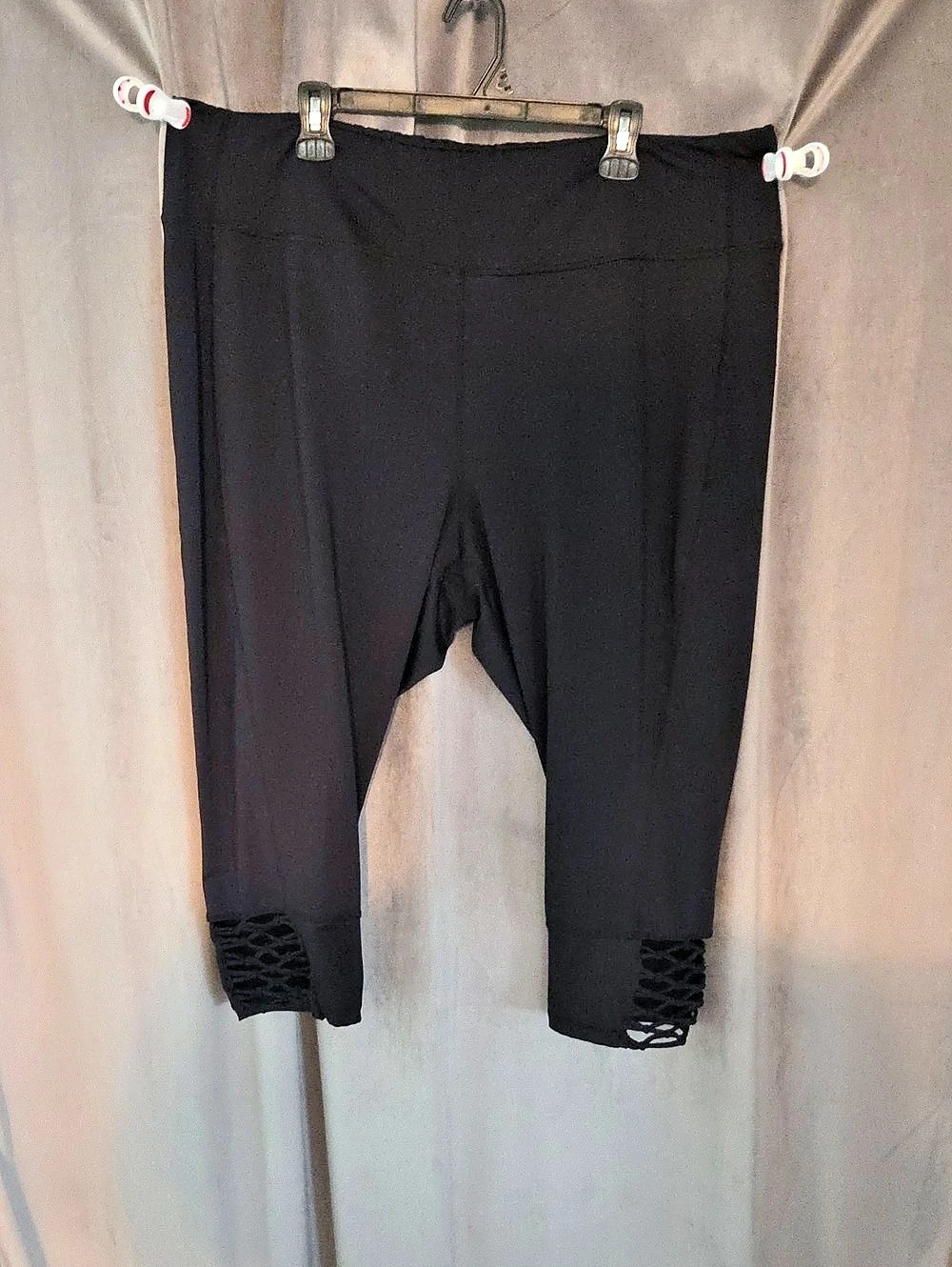 Joe Fresh Active Cropped Leggings with Cut-Out Hem Black Size 3x